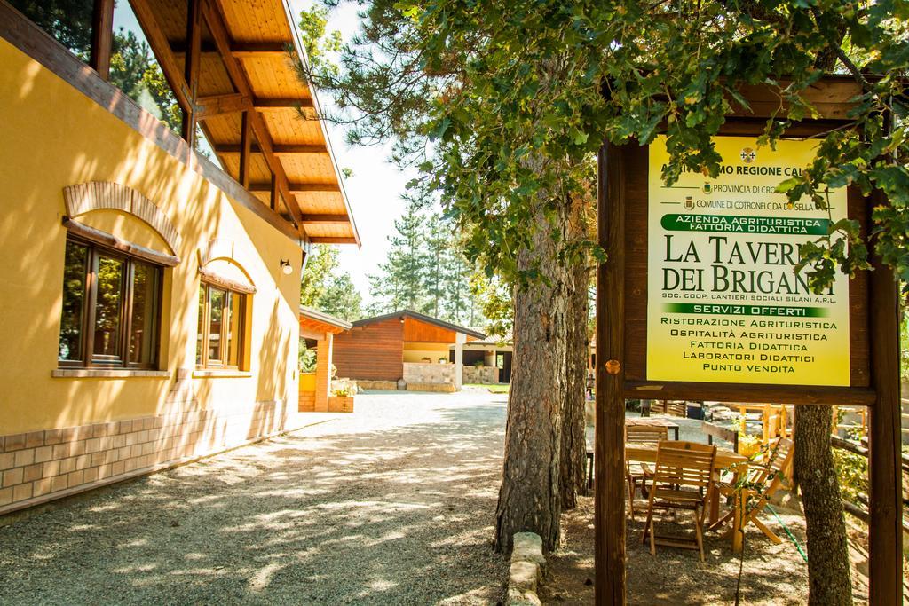 Hotel La Taverna Dei Briganti Cotronei Exterior foto